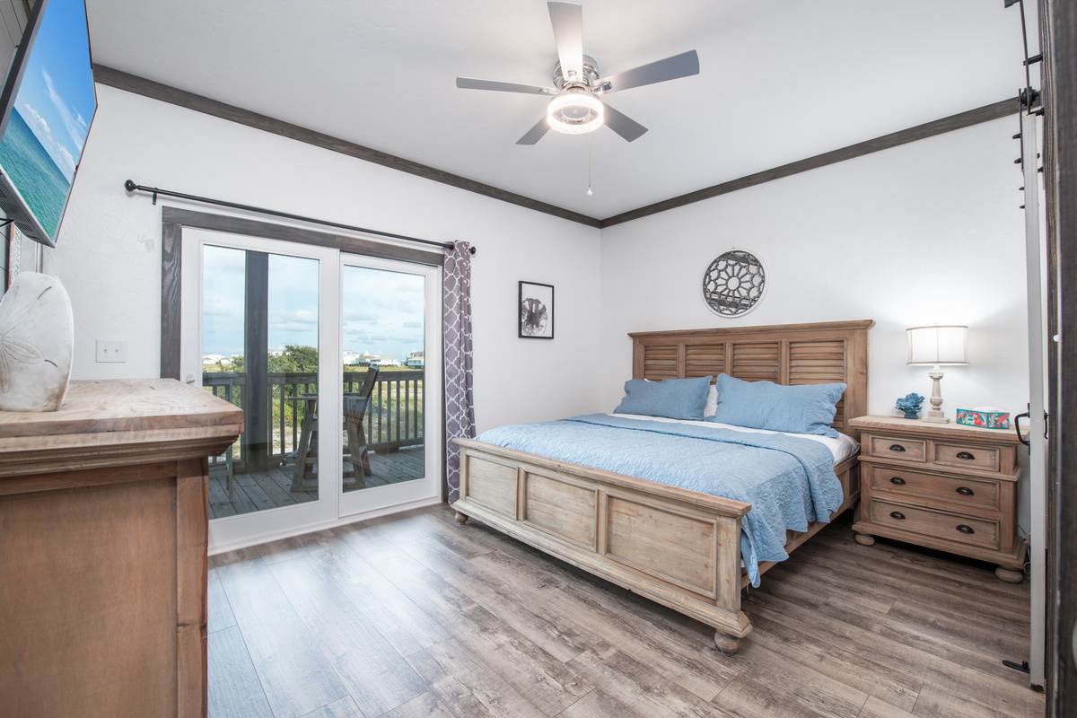 Luxury king suite with walk-in shower