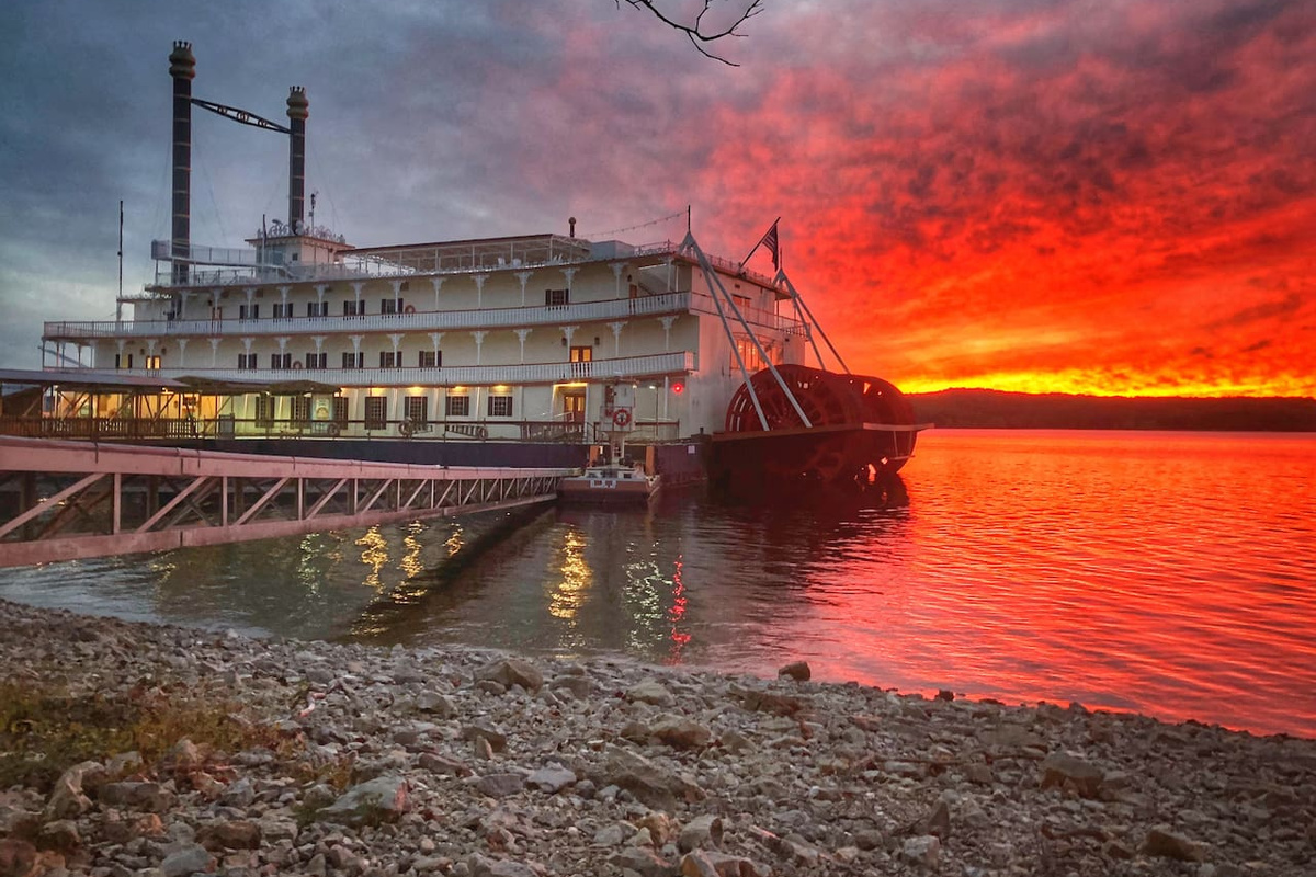 Just 5 minutes from beautiful Table Rock Lake