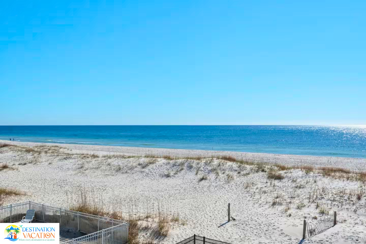 Let the endless horizon set the vacation mood.
