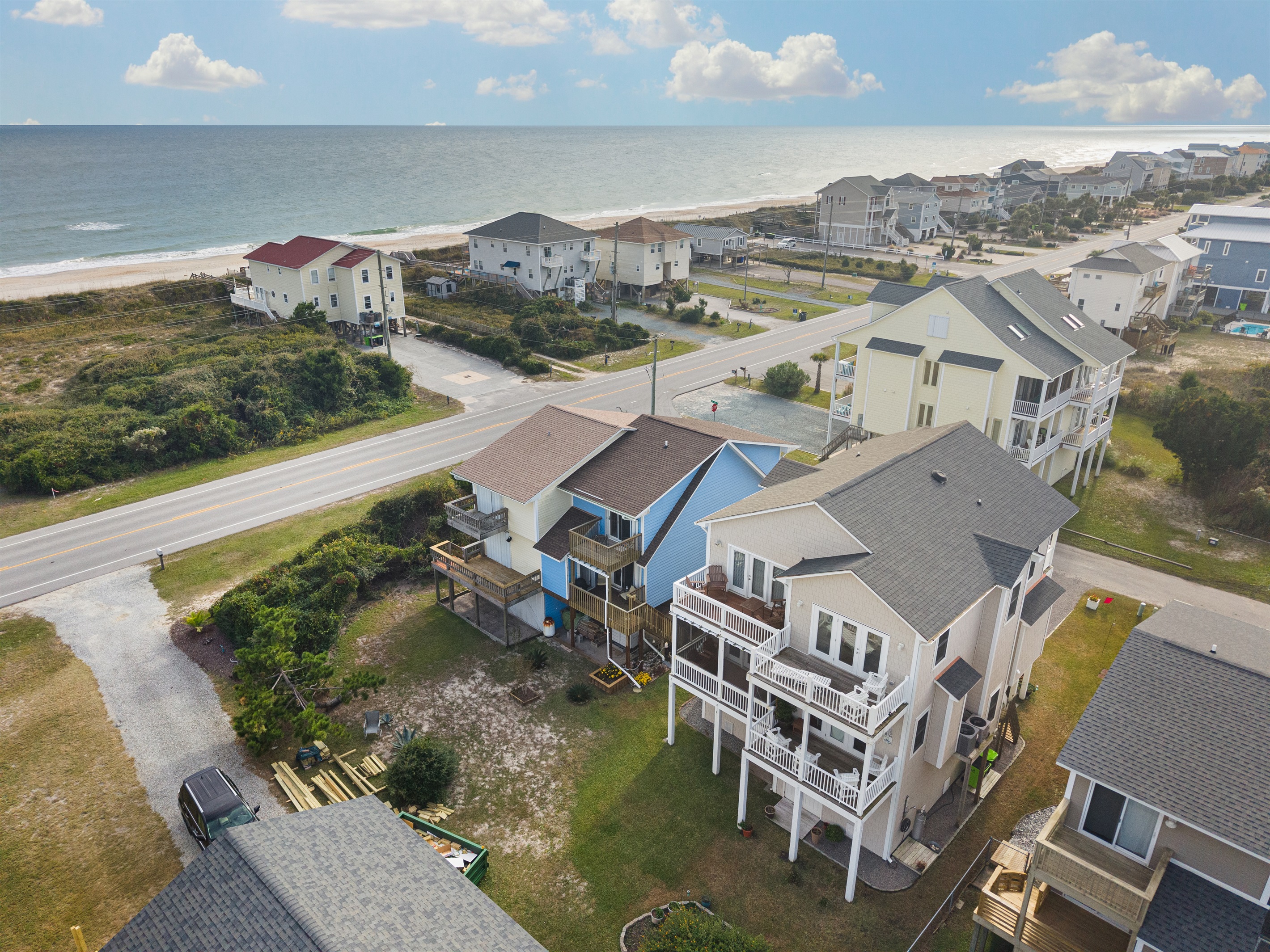 Peaceful neighborhood setting at North Topsail Beach