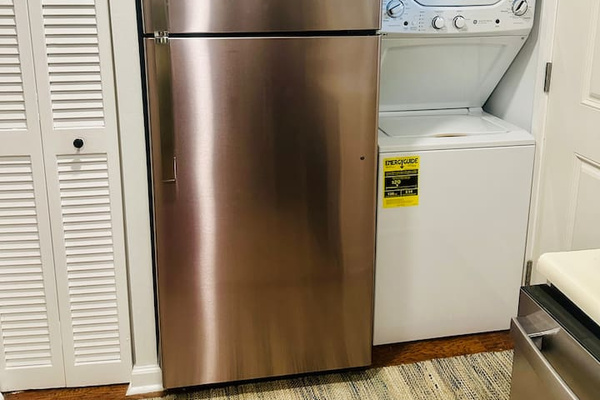 Refrigerator and washer/dryer