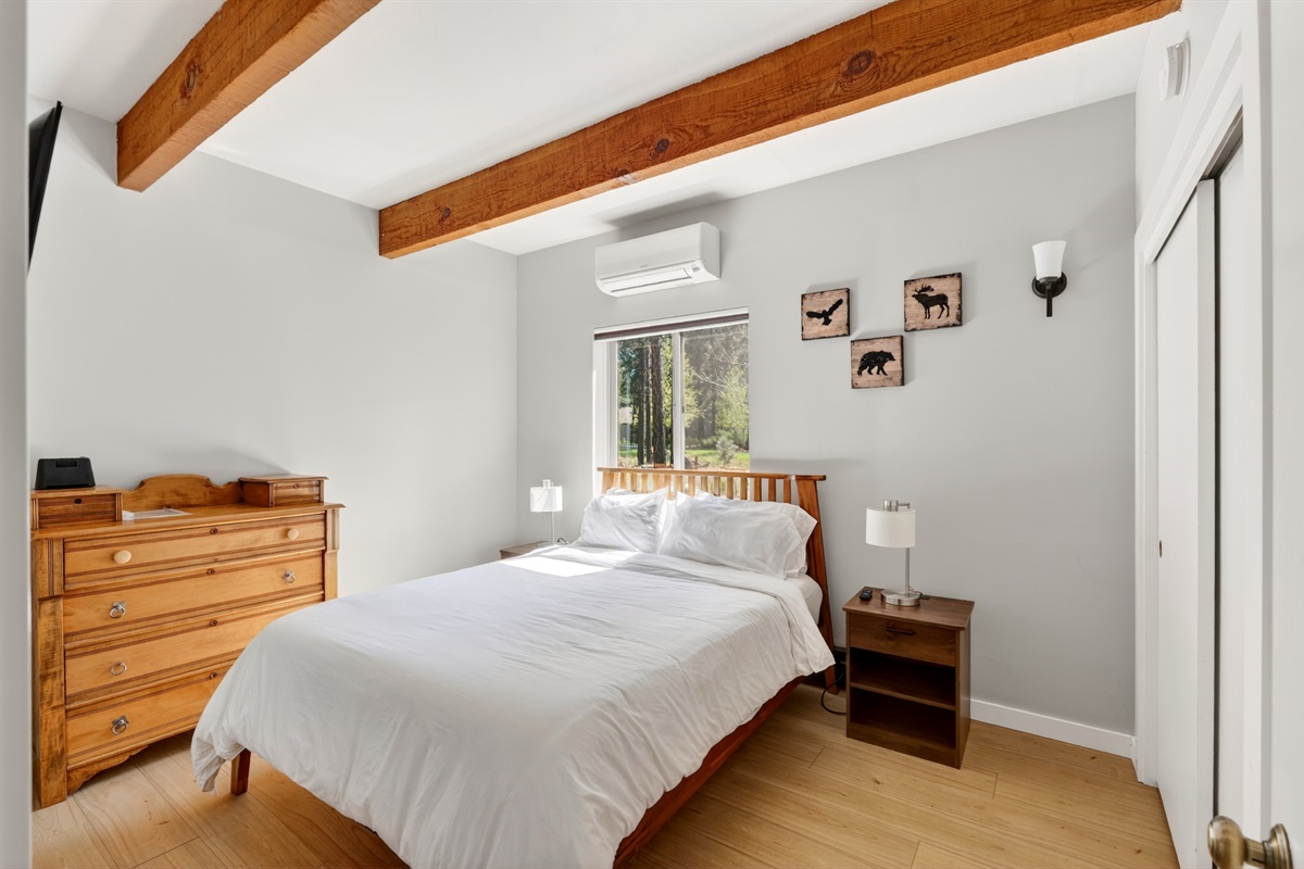 Queen bed, Bedroom 4