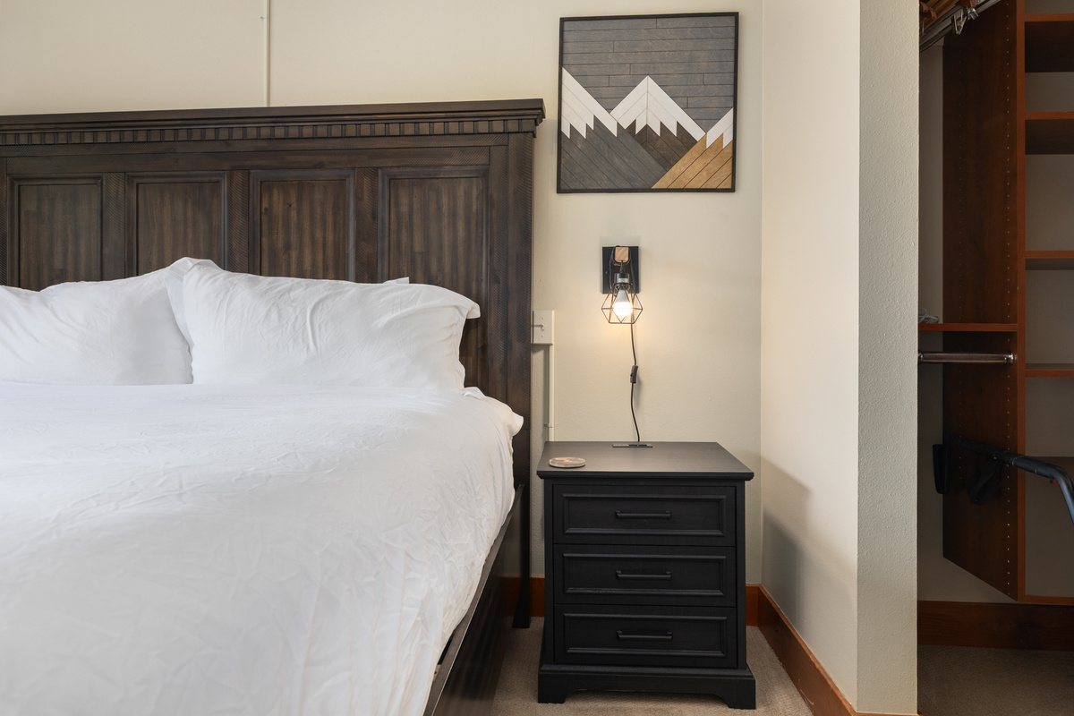 Bedroom #1 | King Bed