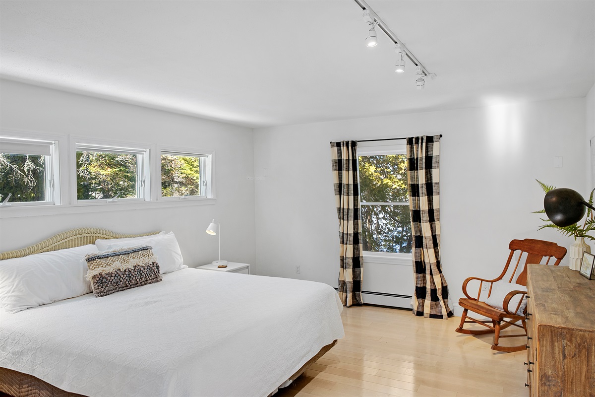 King Suite: Private wing with lake views