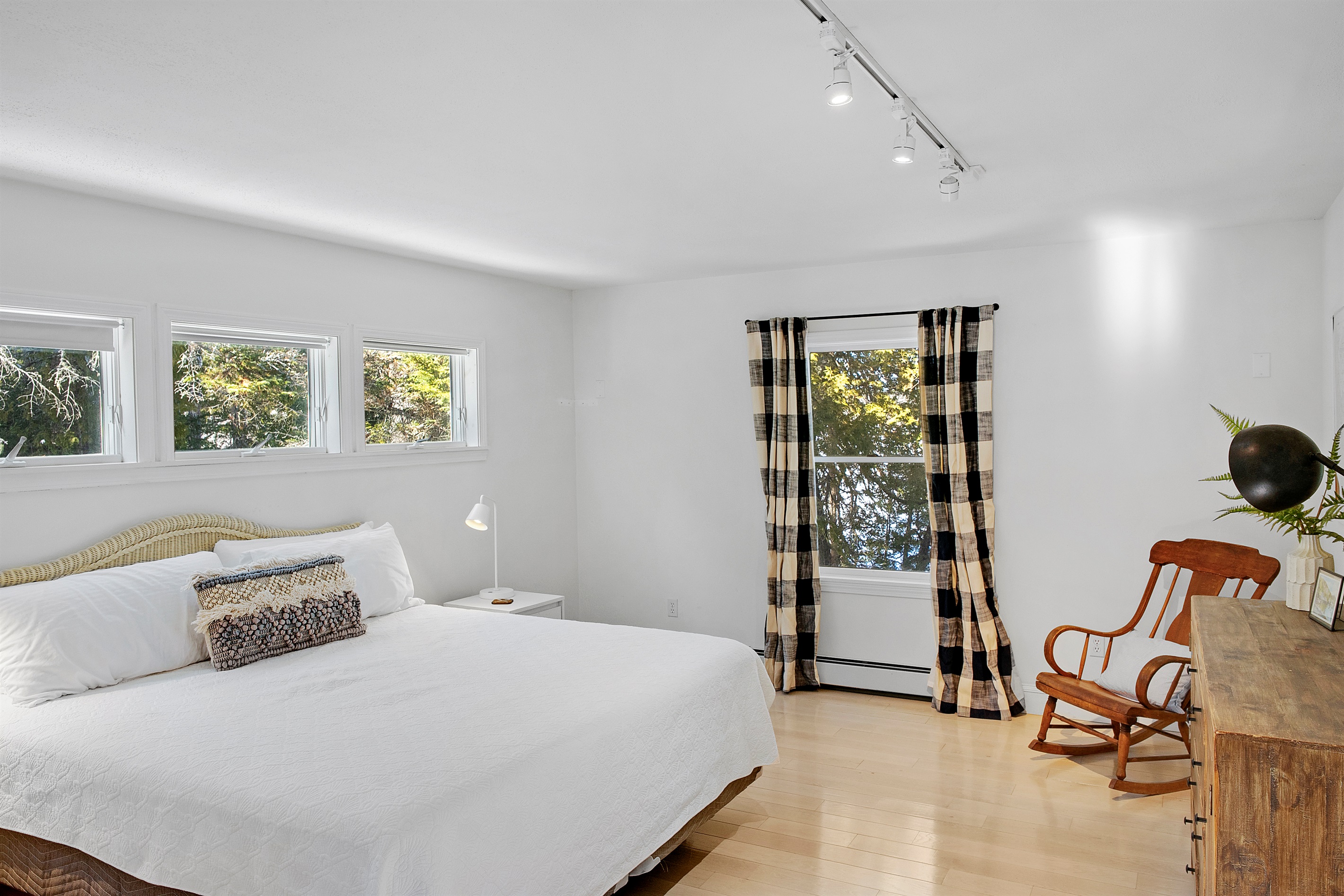 King Suite: Private wing with lake views