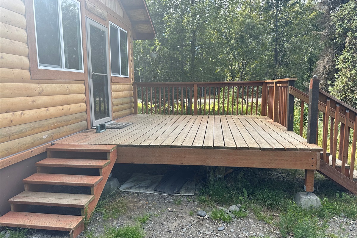 Side Entry to Deck.