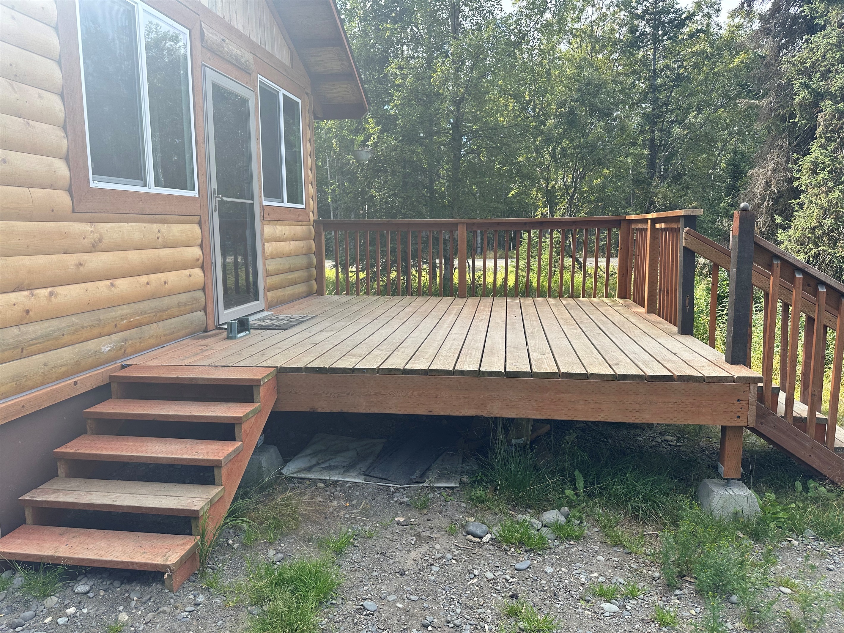 Side Entry to Deck.