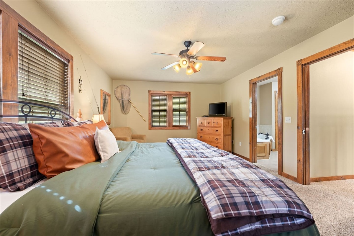 Nobody has to draw the short straw for bedrooms. Four bedrooms. Four king beds. Four private ensuite bathrooms.