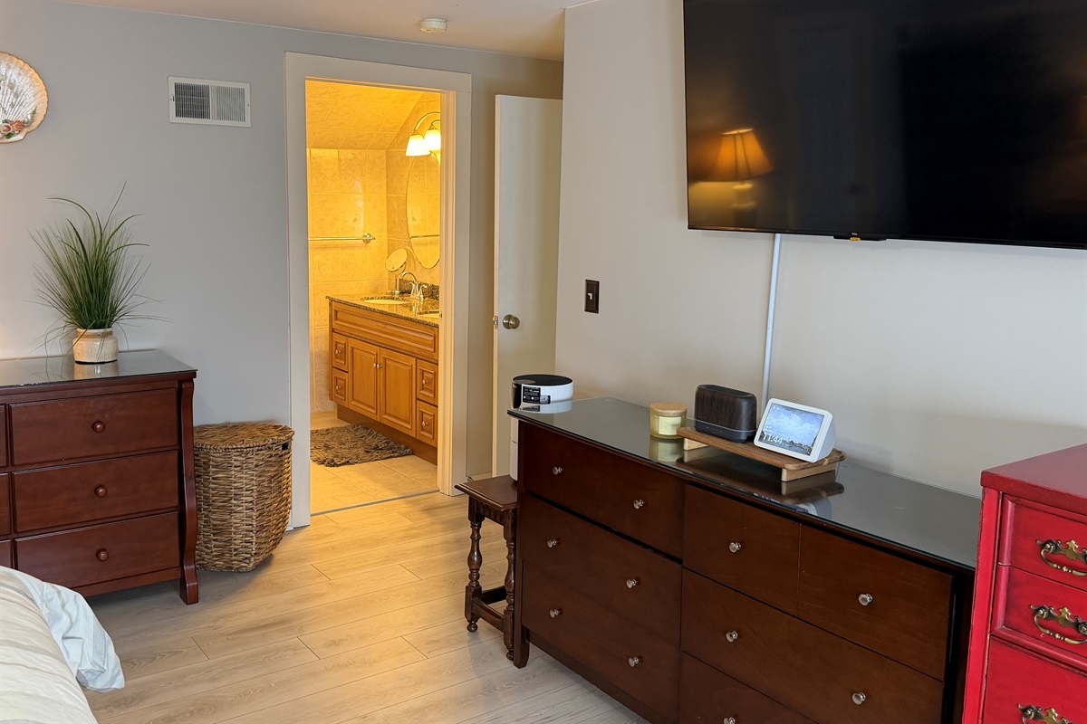 2nd floor King with lake views and ensuite