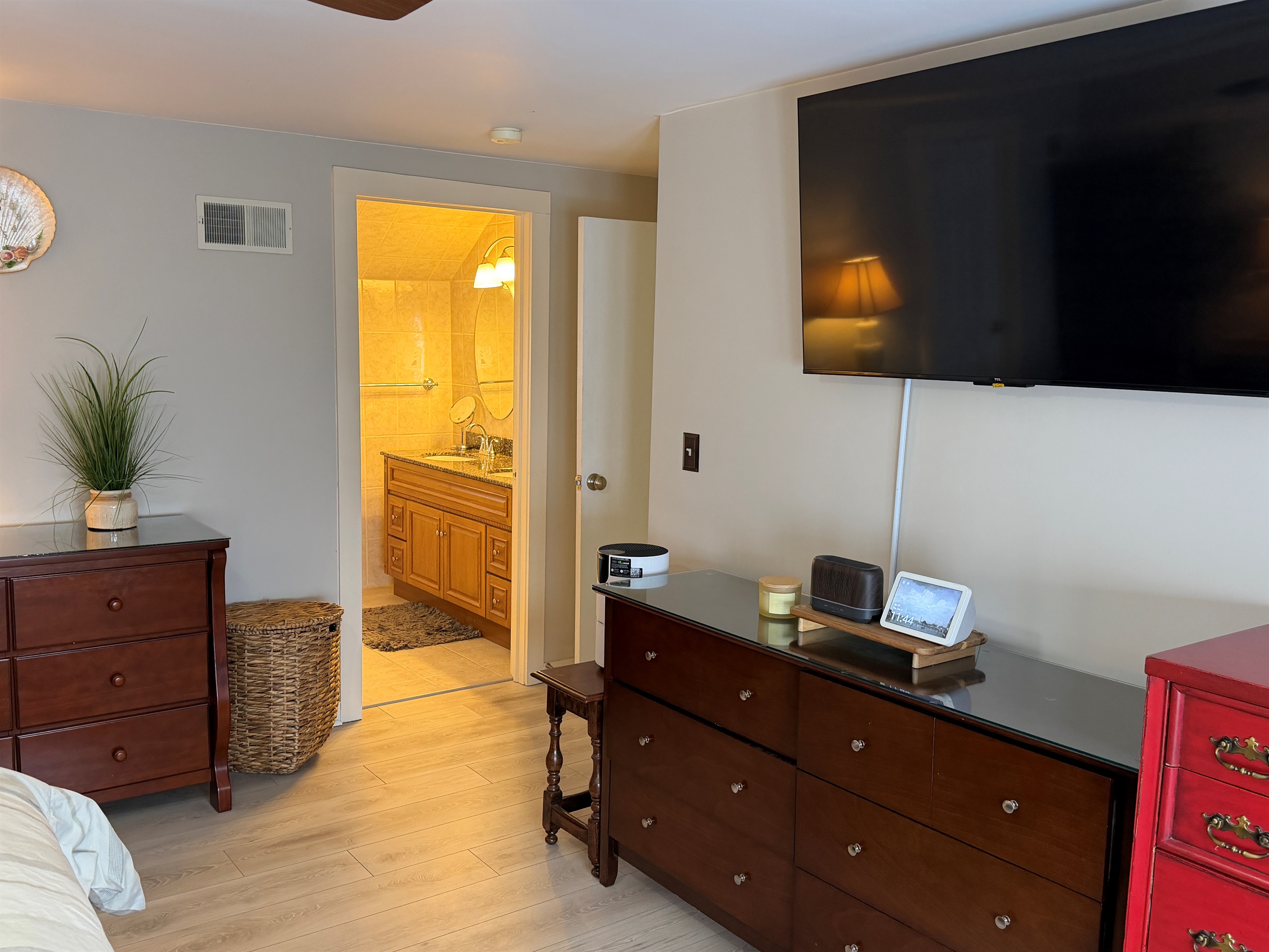 2nd floor King with lake views and ensuite