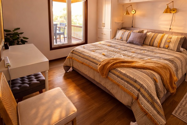 Cove-Out Cottage Main Bedroom