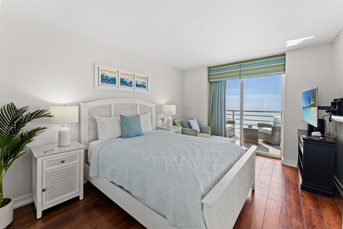 Lovely 2nd Bedroom with queen bed