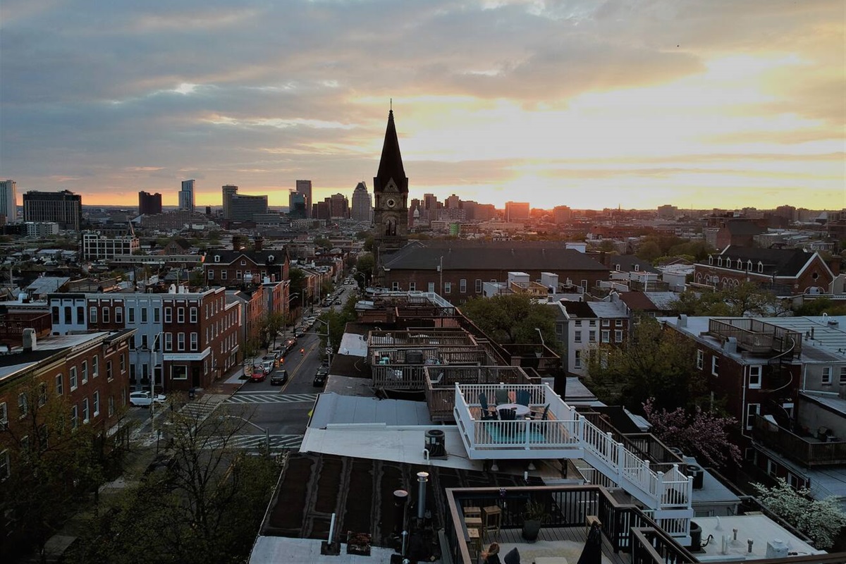 Two tiered roof top deck with panoramic views of the city skyline, harbor and park. Best views in the city!