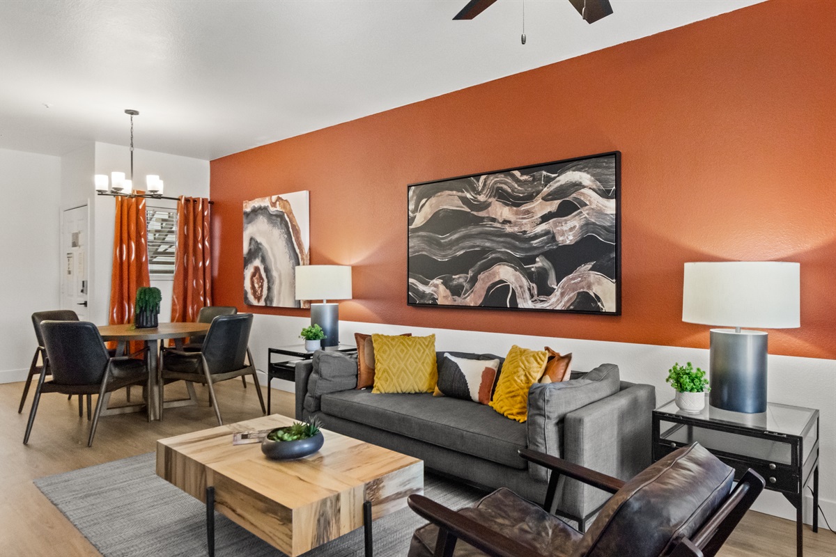 🏡 Discover why guests love spending time in this spacious and inviting living room.