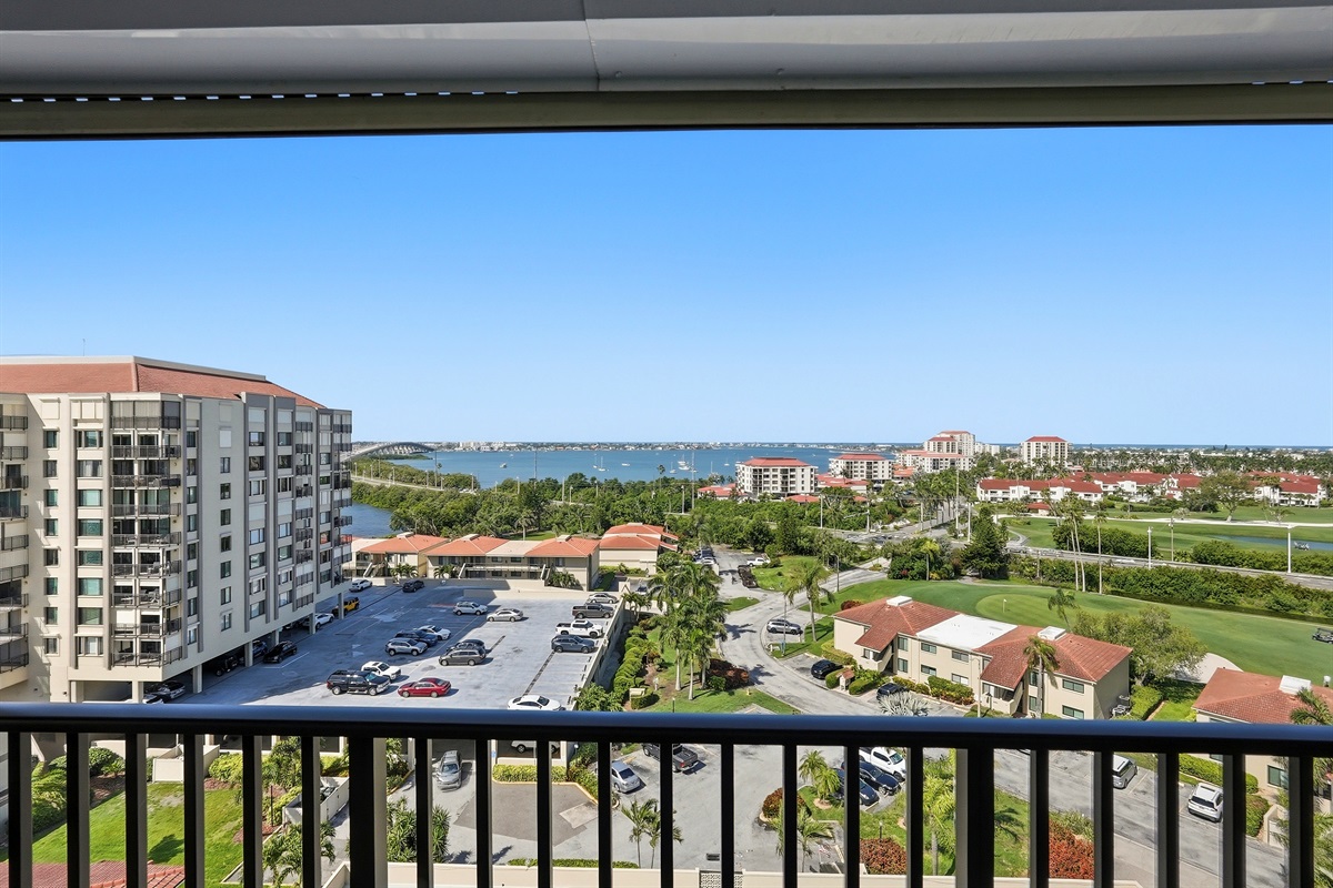 Step out onto the private balcony and take in refreshing bay breezes and tranquil water views, an ideal spot for morning coffee or relaxing evenings.