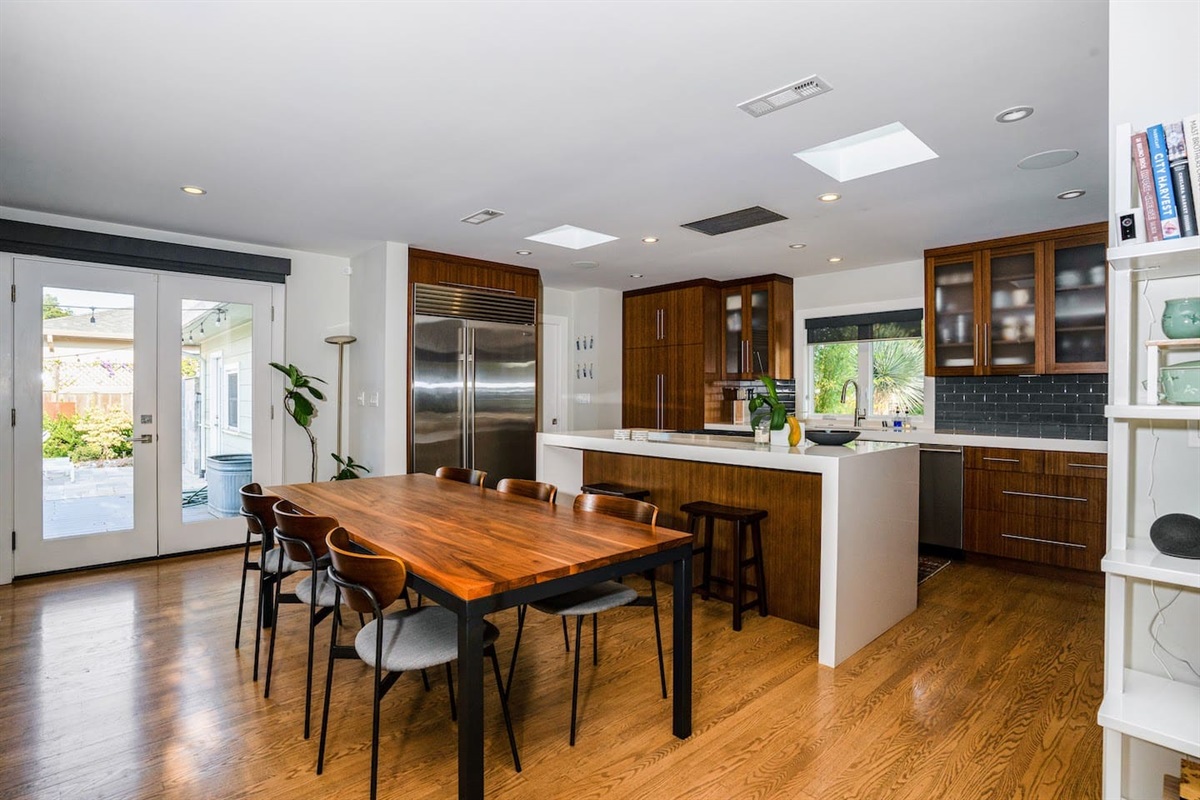 Fully stocked chef's kitchen with 8 person dining table and two person island seating.