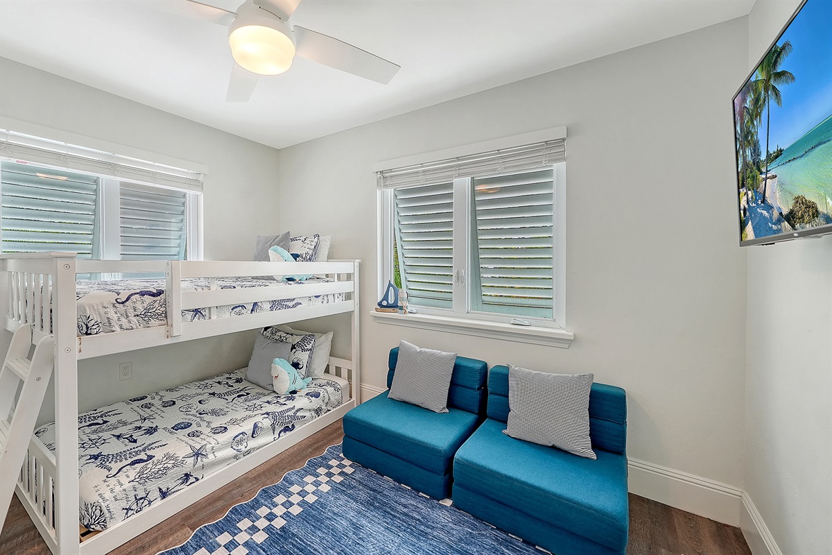 Upstairs bunk room