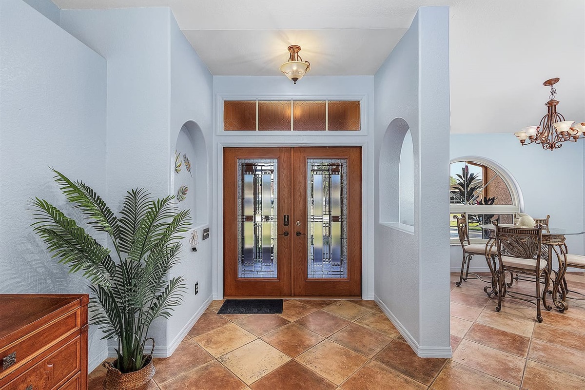 Villa Poolside Paradise - Entry