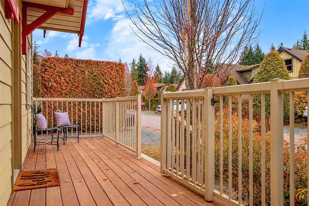 Front deck to chill at