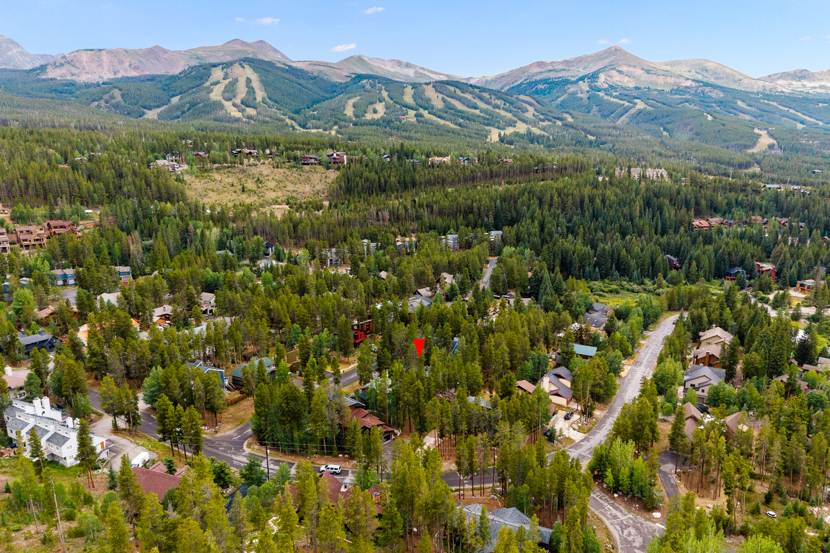 Aerial view of the Arrow Darrow neighborhood, less than 1 mile to Breckenridge Ski Resort and Main Street Station/The Village at Peak 9. The red arrow indicates location of Arrow Darrow just off Broken Lance Drive. 