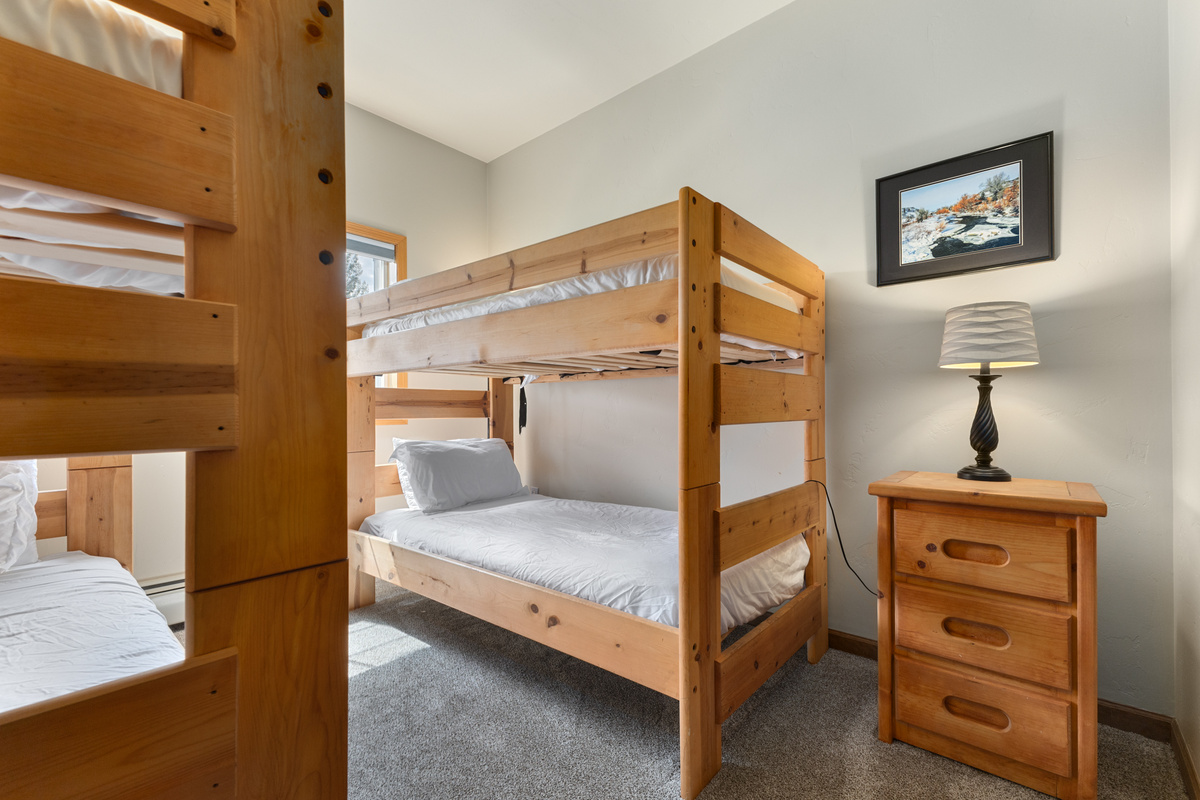 Twin Bunks Bedroom 3