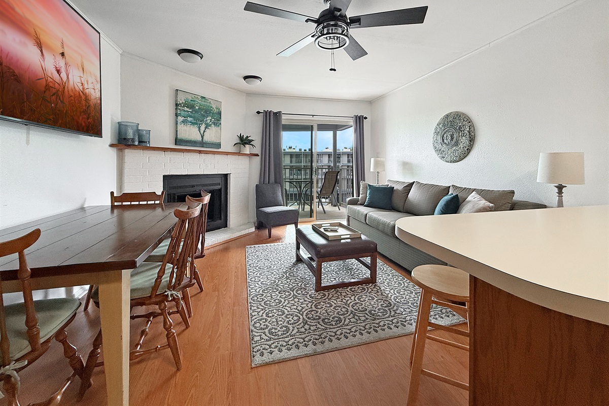 Living Area/Dining Area