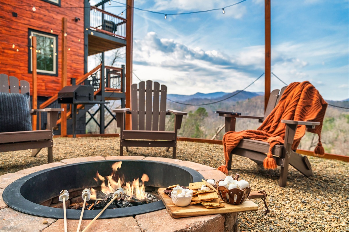 Enjoy relaxing time with family and friends in the heart of the Smokies
