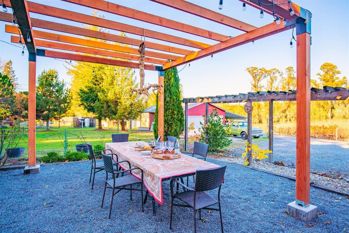 Savor the flavors of the vineyard with al fresco dining!