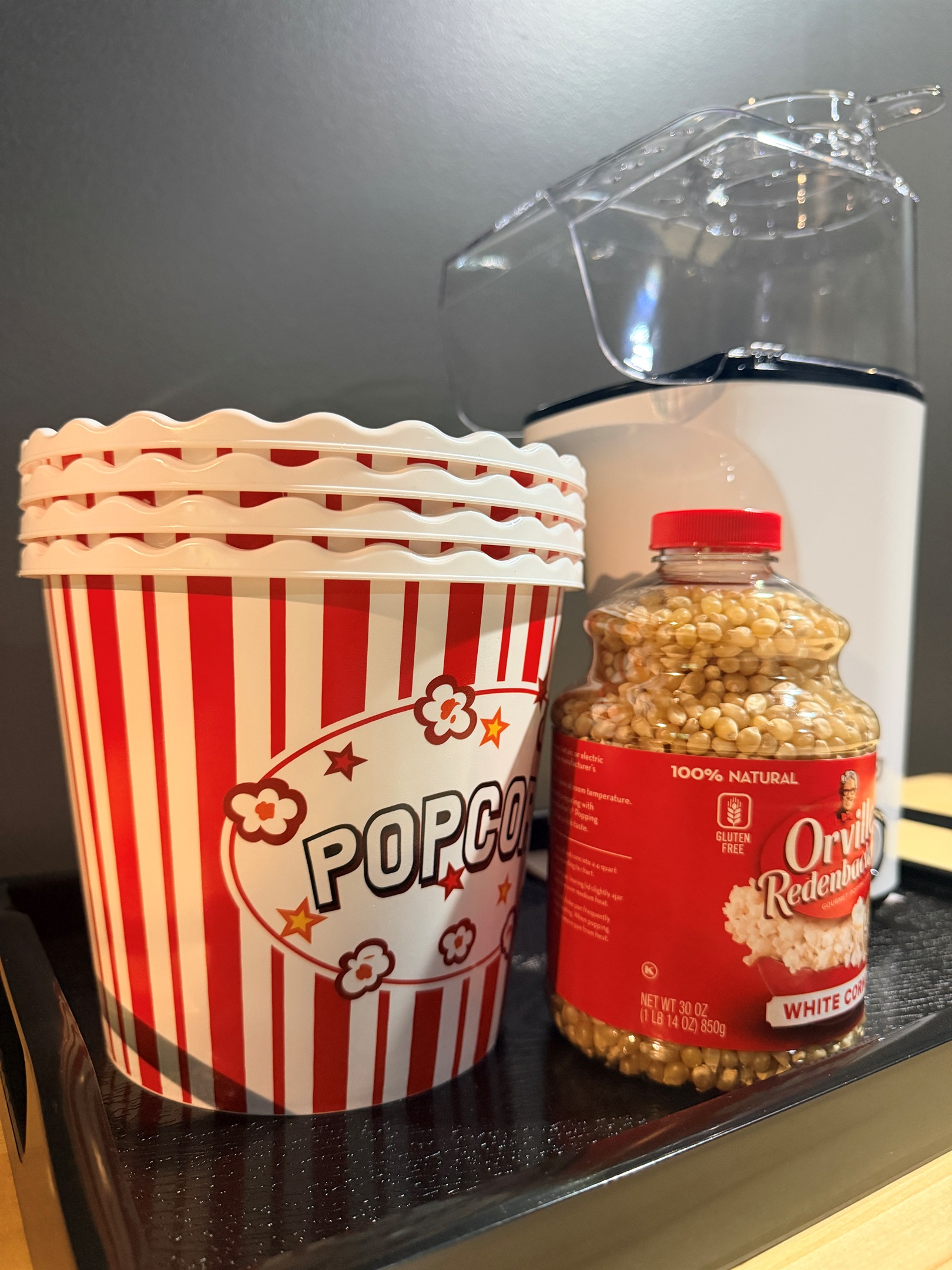 Who says you can't have popcorn in a wellness cabin? Air popper included! 🤫 We have seasonings too!