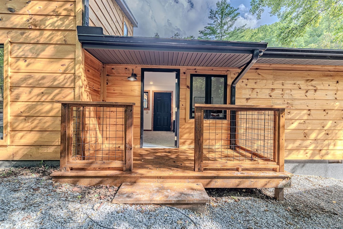 This light-filled outdoor porch extends the bedroom outdoors, inviting you to breathe deeply and enjoy the tranquility of the Smokies.