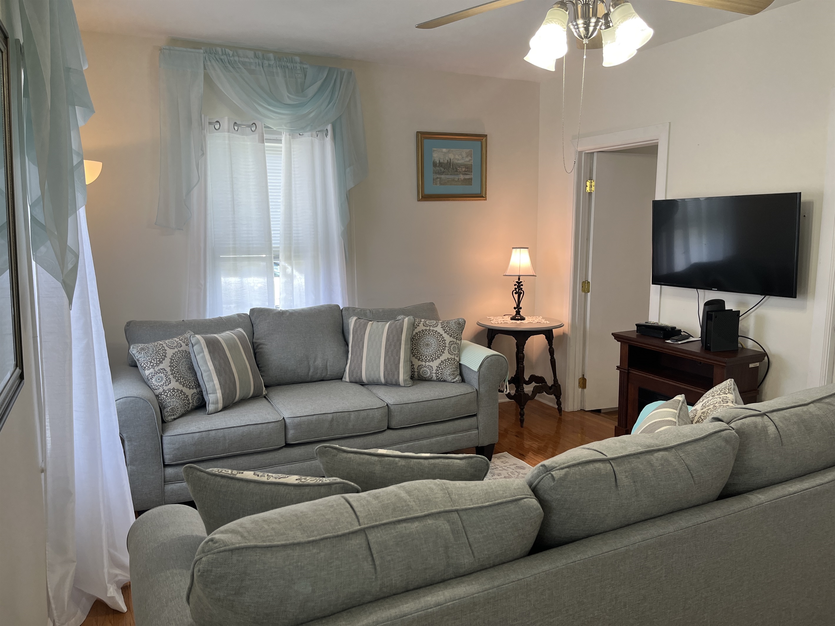 Goose Pond #1 - Living room