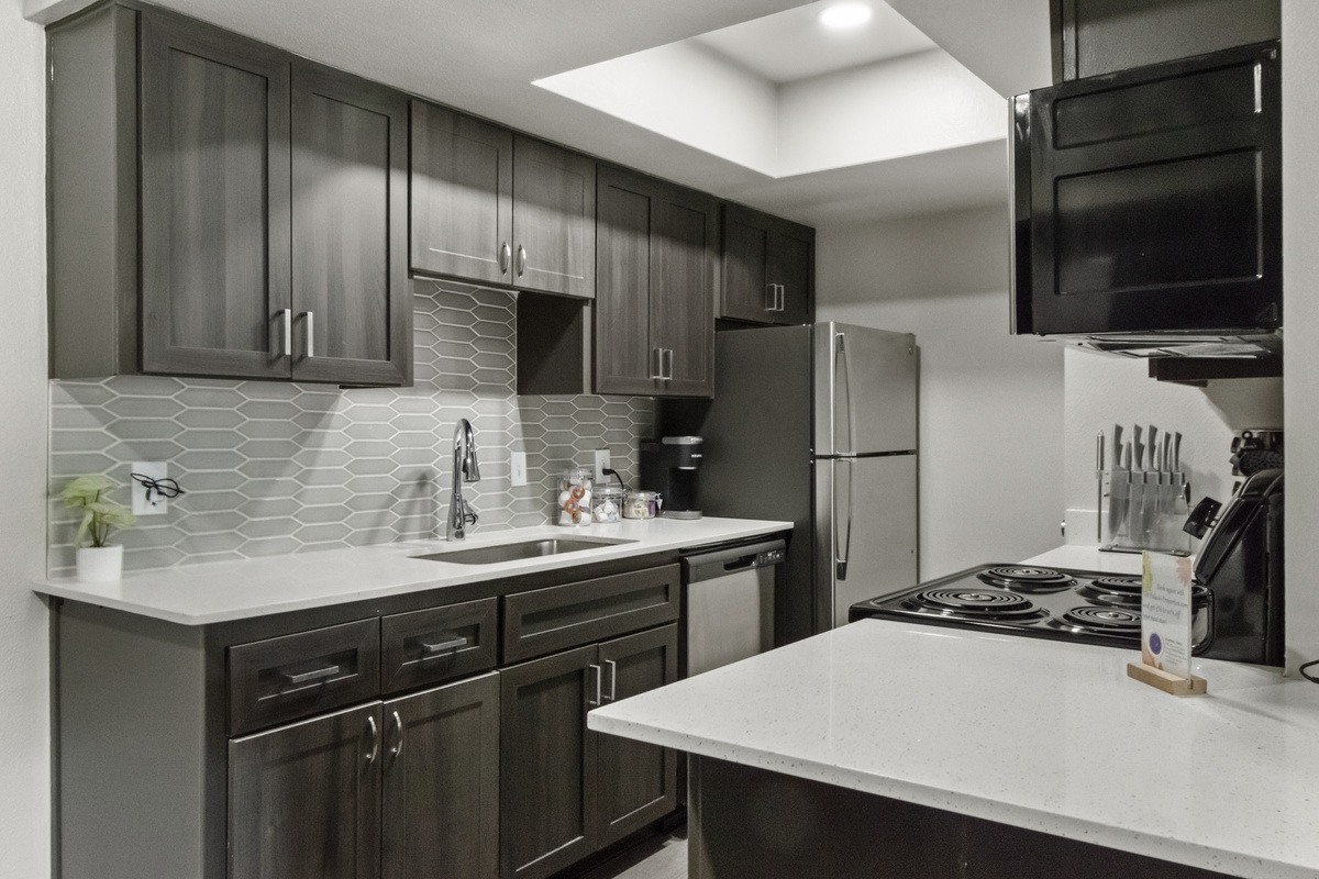 ☕ Cozy kitchen area made for morning coffee, casual meals, and memorable stays.