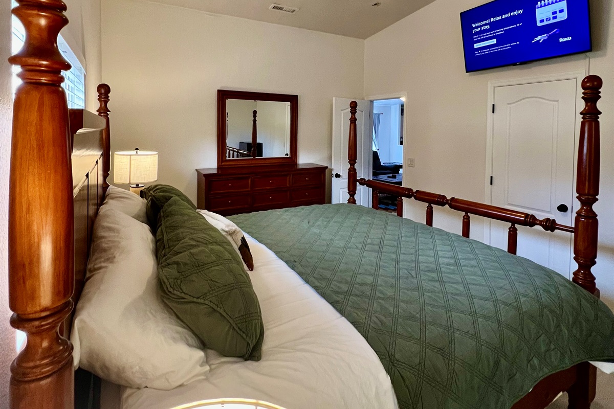 After a day exploring Prescott, retreat to your spacious master suite. Stream your favorite show on the 50" Smart TV from the comfort of the King-size bed.