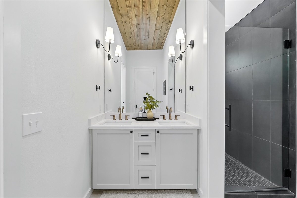 Bathroom 2 