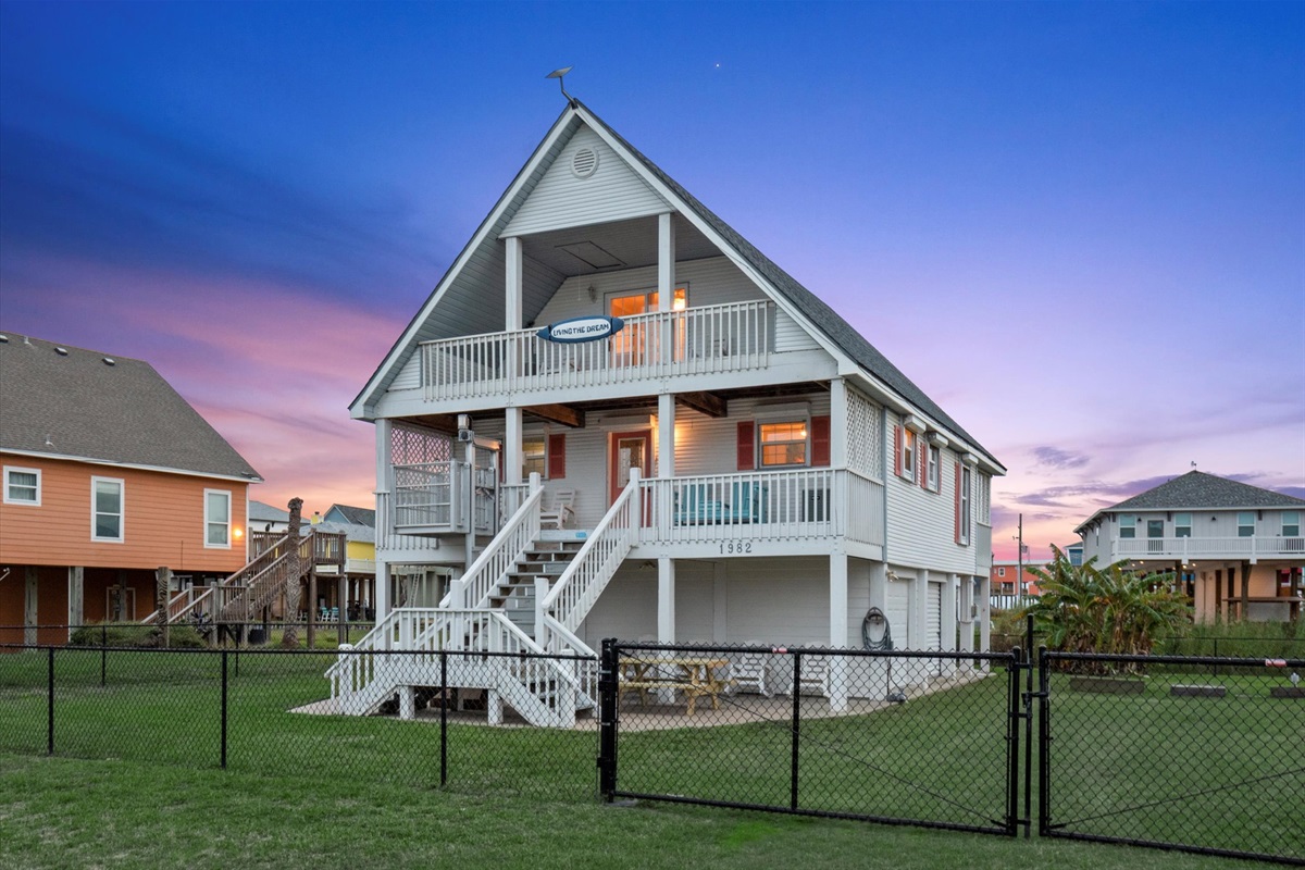 6bf90df78122474f84d73cdc781ed72b Large | Beachhouse | Texas | TX | Vacation Homes | Galveston | Crystal Beach | Kokomo | Breezy Days | Beachfront Elegance | Sunrise Serenity | Southern Sands Property Management, LLC