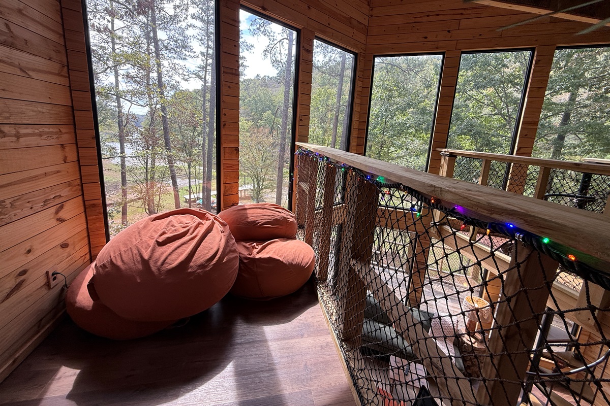 Kid’s play area with beanbags and birdwatching!