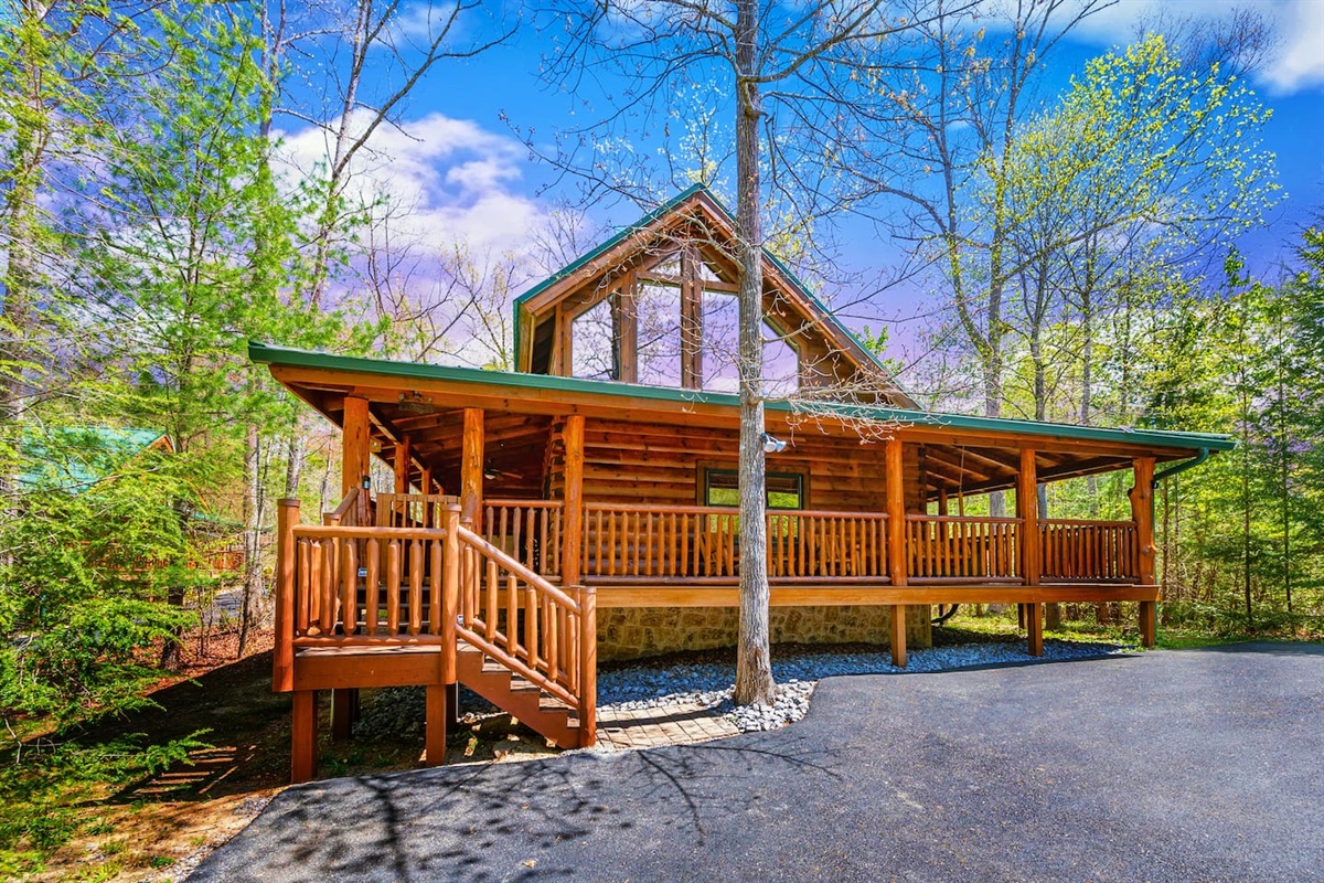 Stunning all-wood cabin in the woods