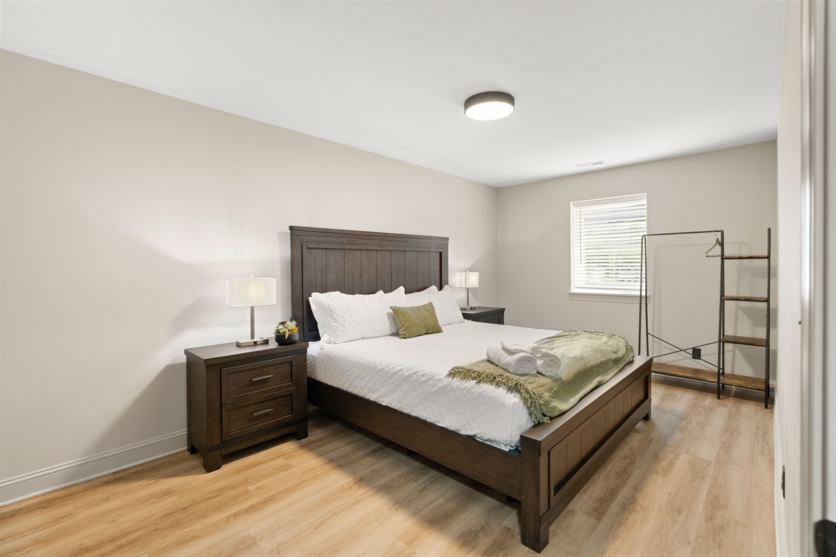 Main Floor Bedroom 7 - 1 King