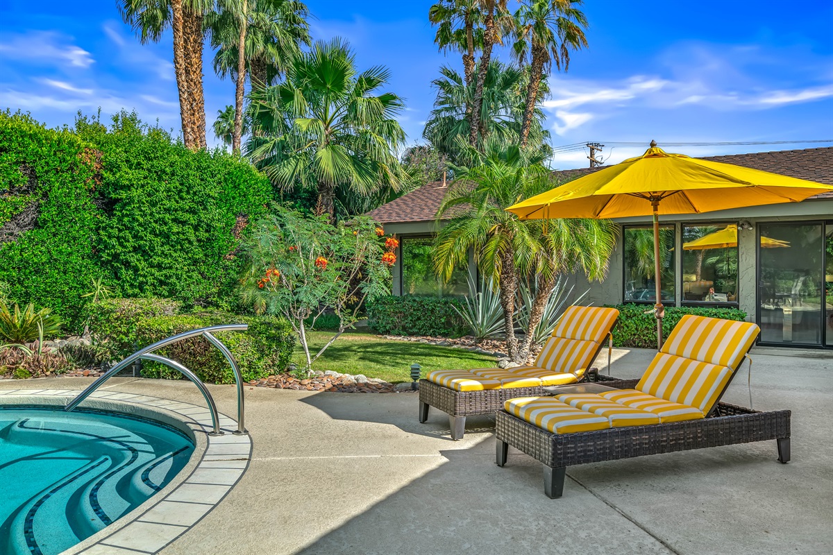 paradise by the pool