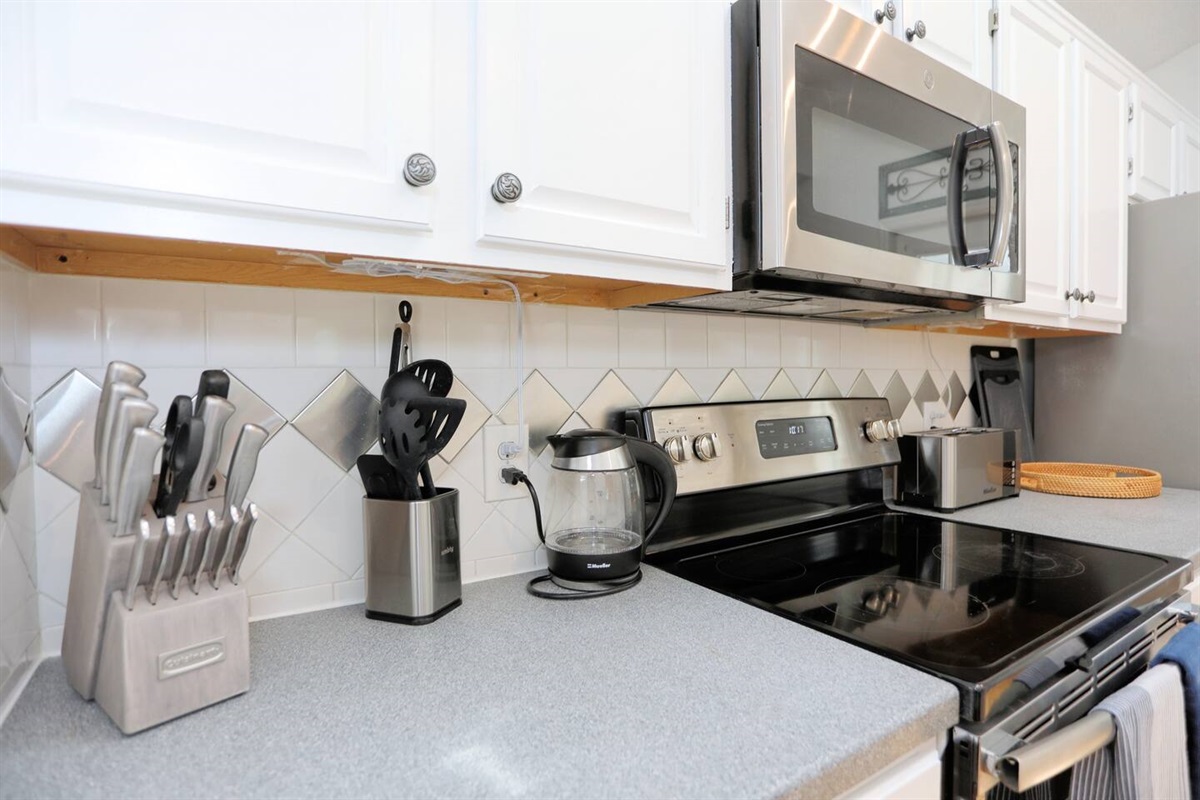 Cook with ease in the fully equipped kitchen, featuring modern appliances and all the essentials for preparing delicious meals.