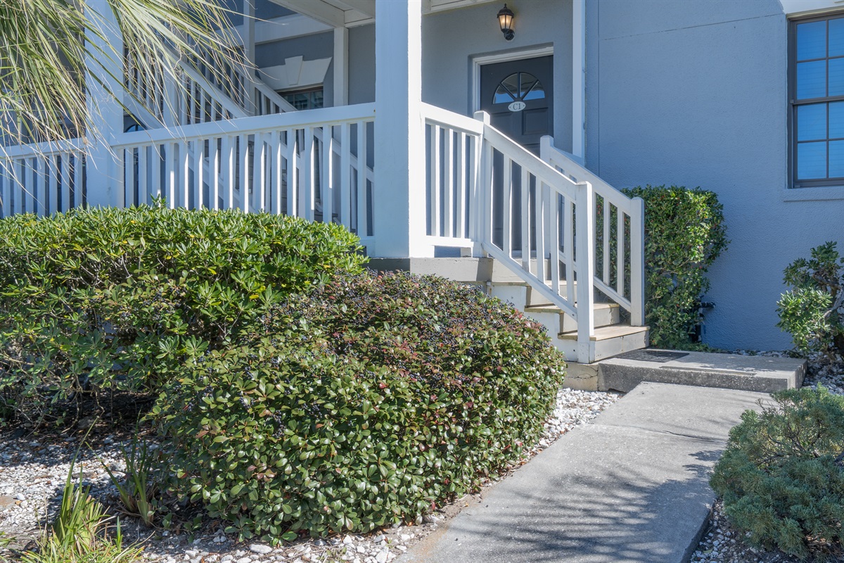 3 STEPS UP TO THE UNIT