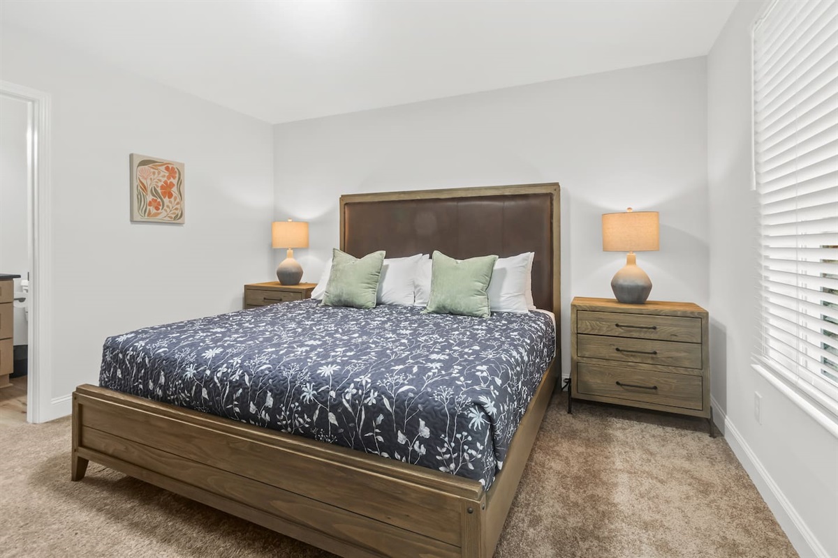 King bedroom - Unit B