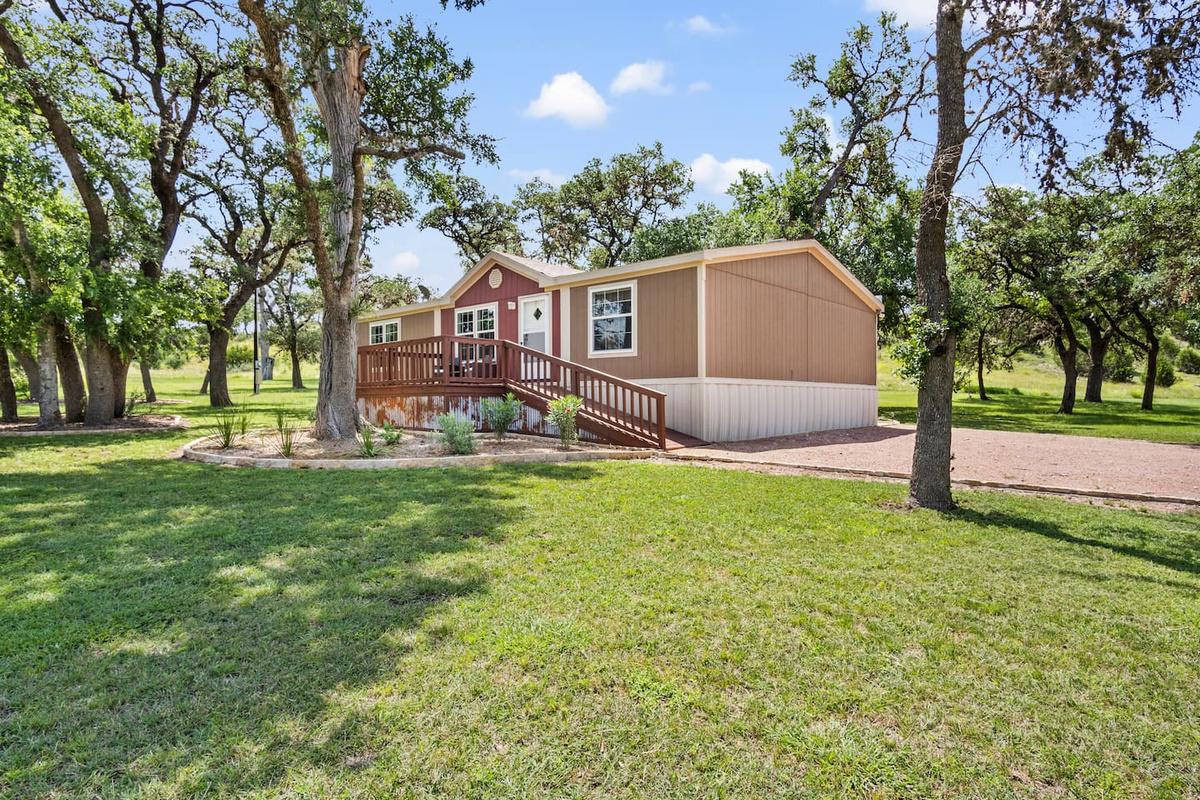 Josietta's Hill Country Hideaway, Bandera