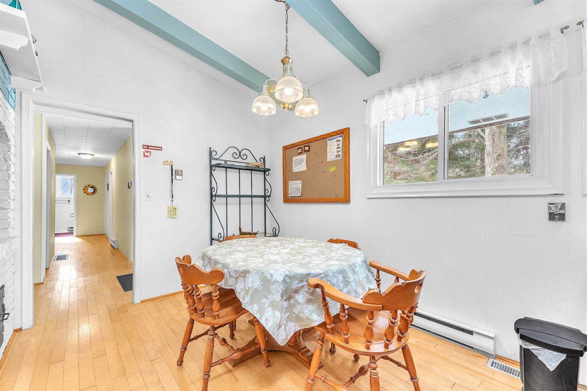 6c4385cee1f544dfb9b5da76cae3f535 Large