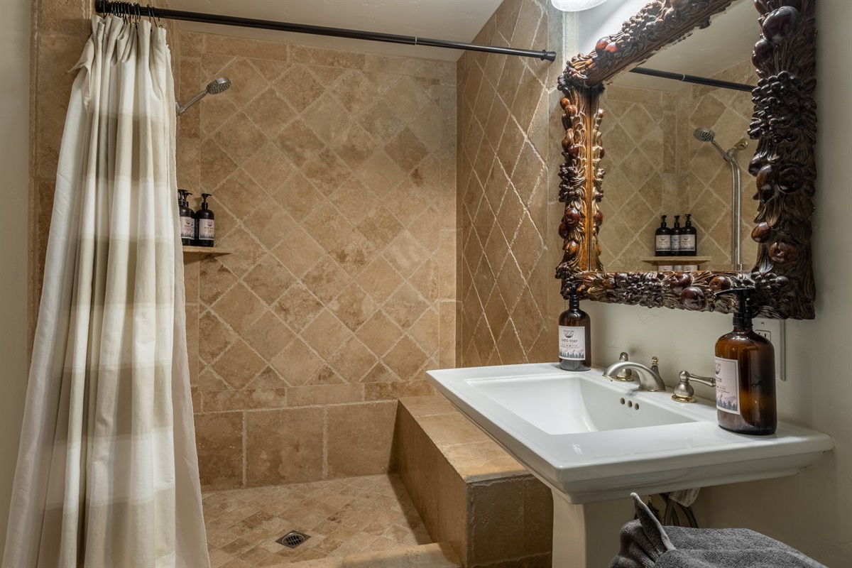 The Moose offers a spacious hall bath with walk-in shower, conveniently located near the living area and easily accessible from all bedrooms.