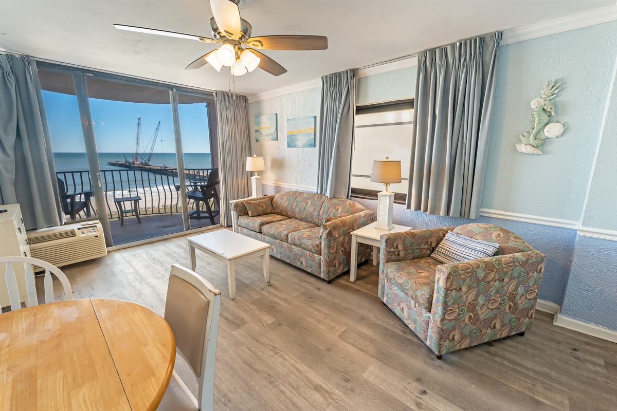 Amazing Living Room with Stunning Views🌊☀️