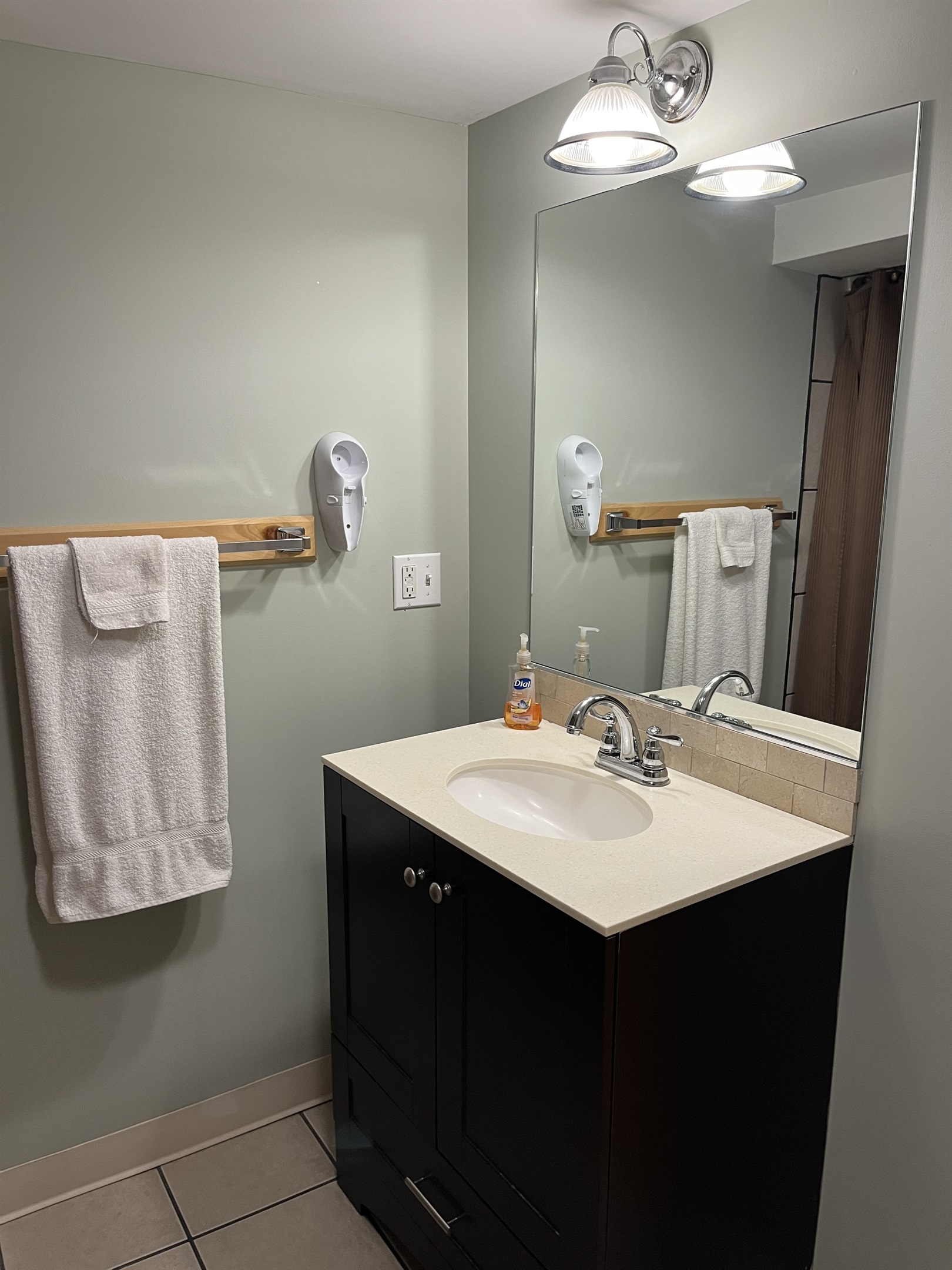 Ensuite bath in King bedroom