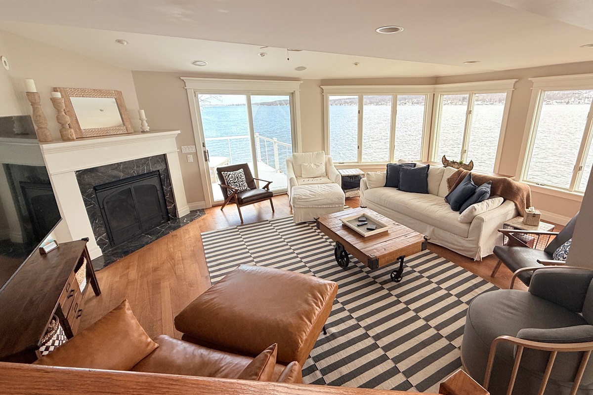 Large Family Room with TV, Fireplace and Amazing Lakeview