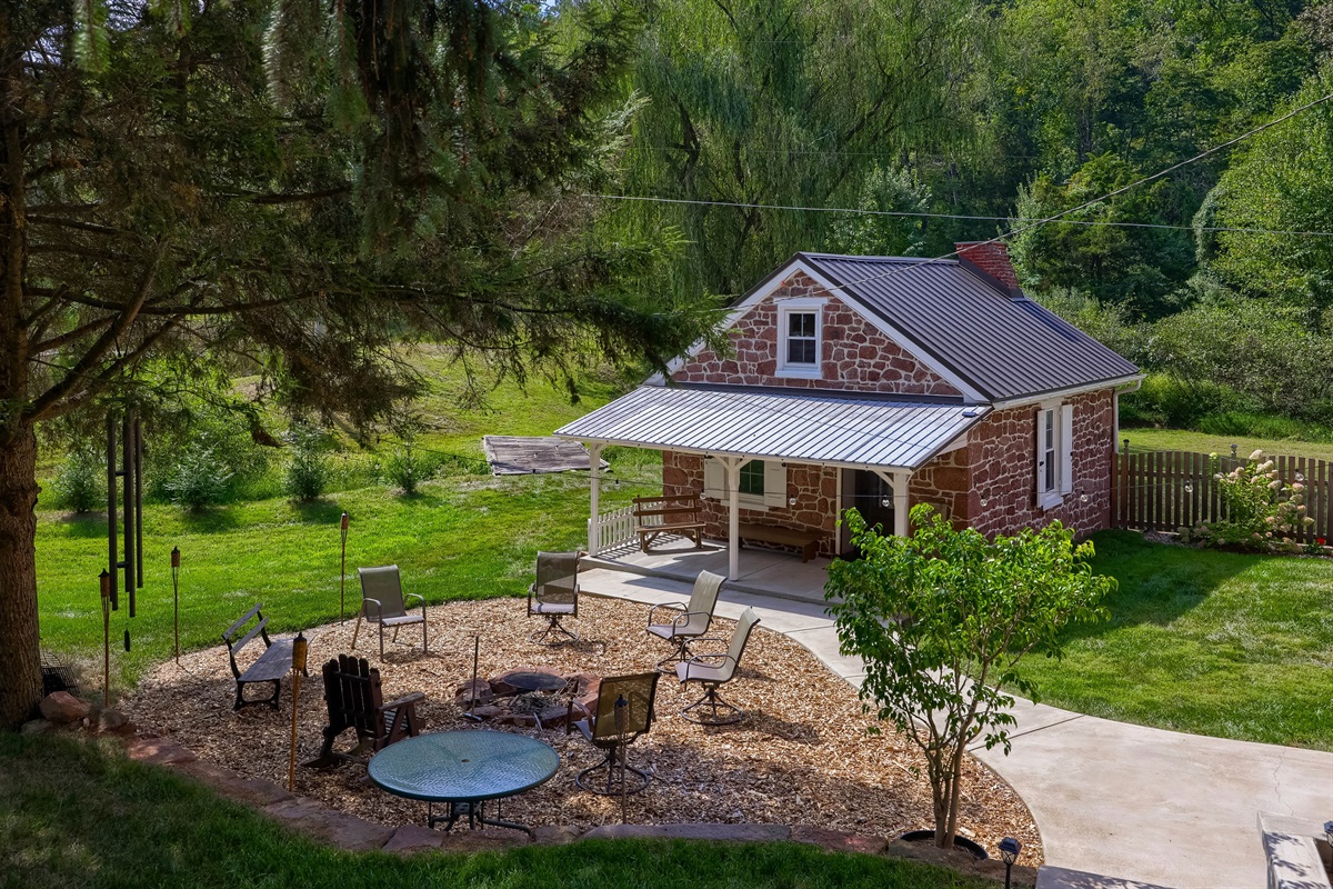 Summer Kitchen, outfitted with a King bed, mini kitchen, hearth. We stock water bottles for you!