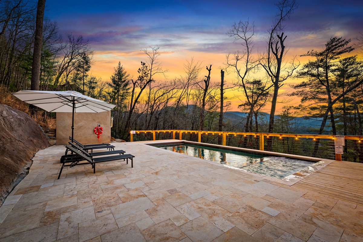 Golden light dancing and mountain views on repeat! The kind of pool that changes the entire pace of your stay.